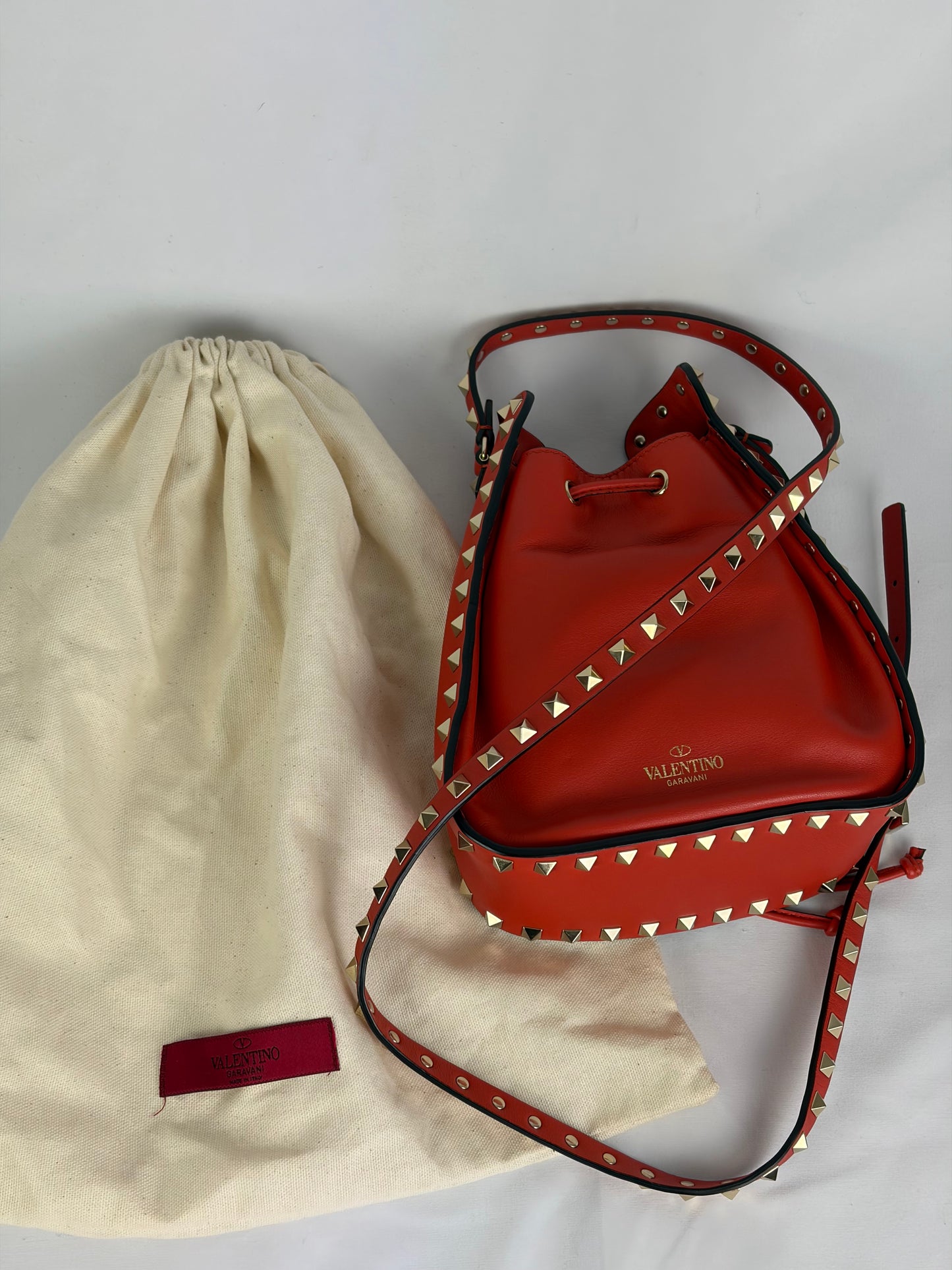 Valentino Garavani Rockstud Small Leather Bucket Bag - orange