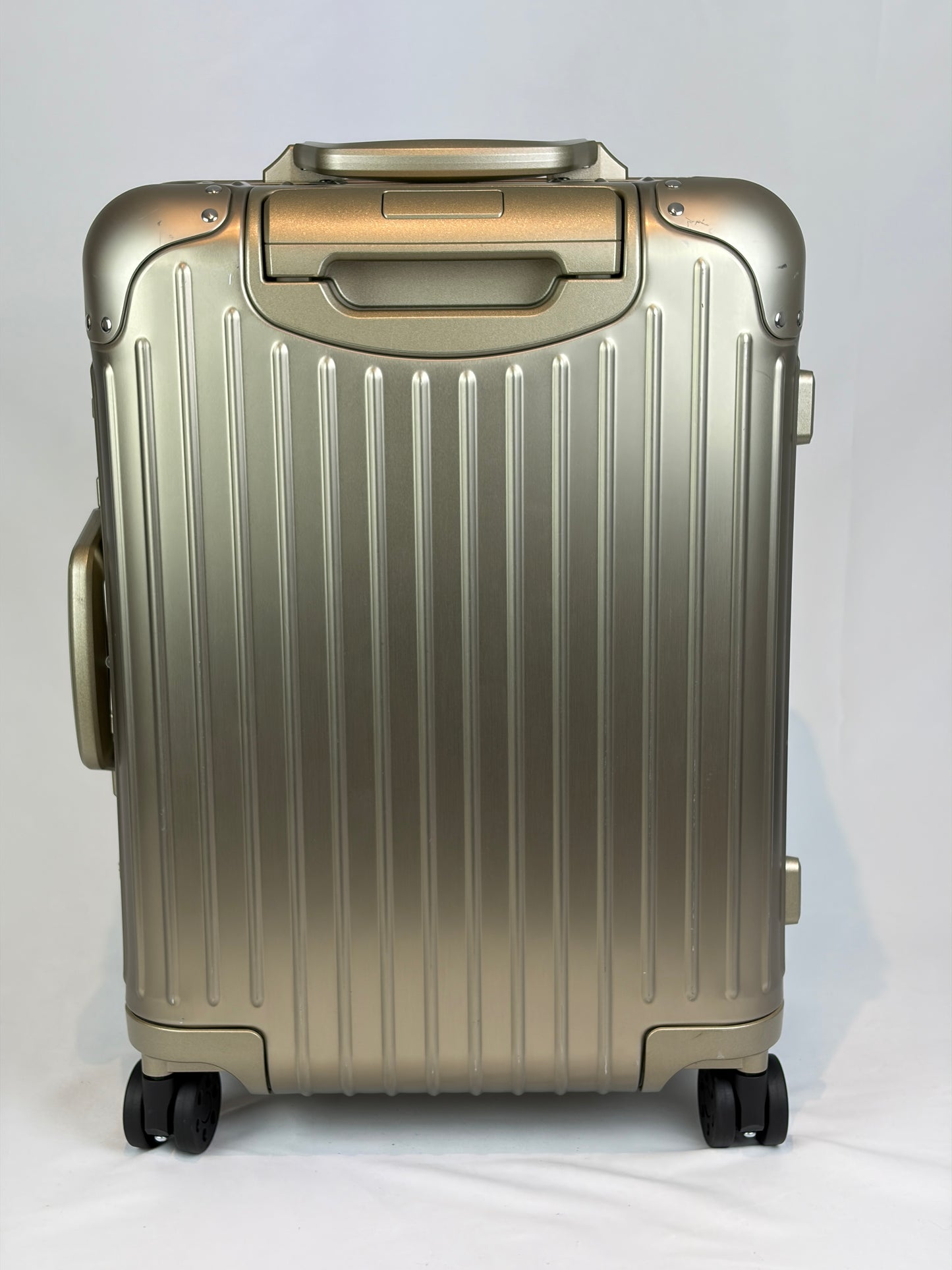 Rimowa Classic Cabin Suitcase in Champagne