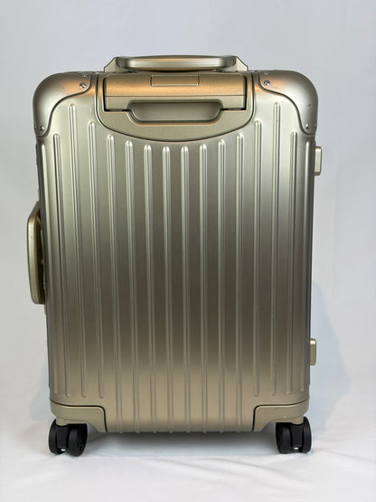 Rimowa Classic Cabin Suitcase in Champagne