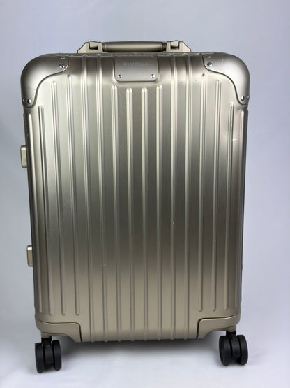 Rimowa Classic Cabin Suitcase in Champagne