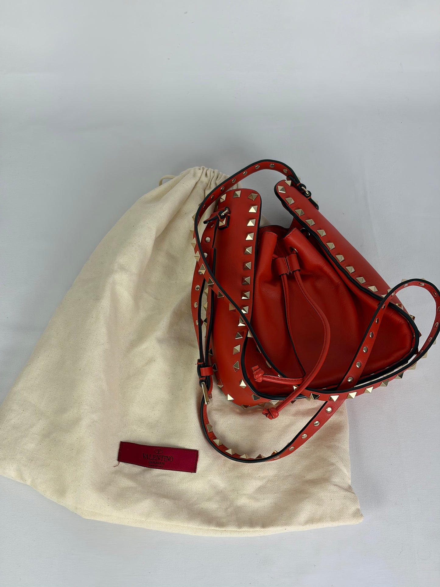 Valentino Garavani Rockstud Small Leather Bucket Bag - orange