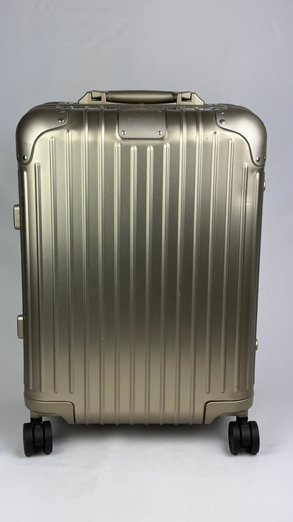 Rimowa Classic Cabin Suitcase in Champagne