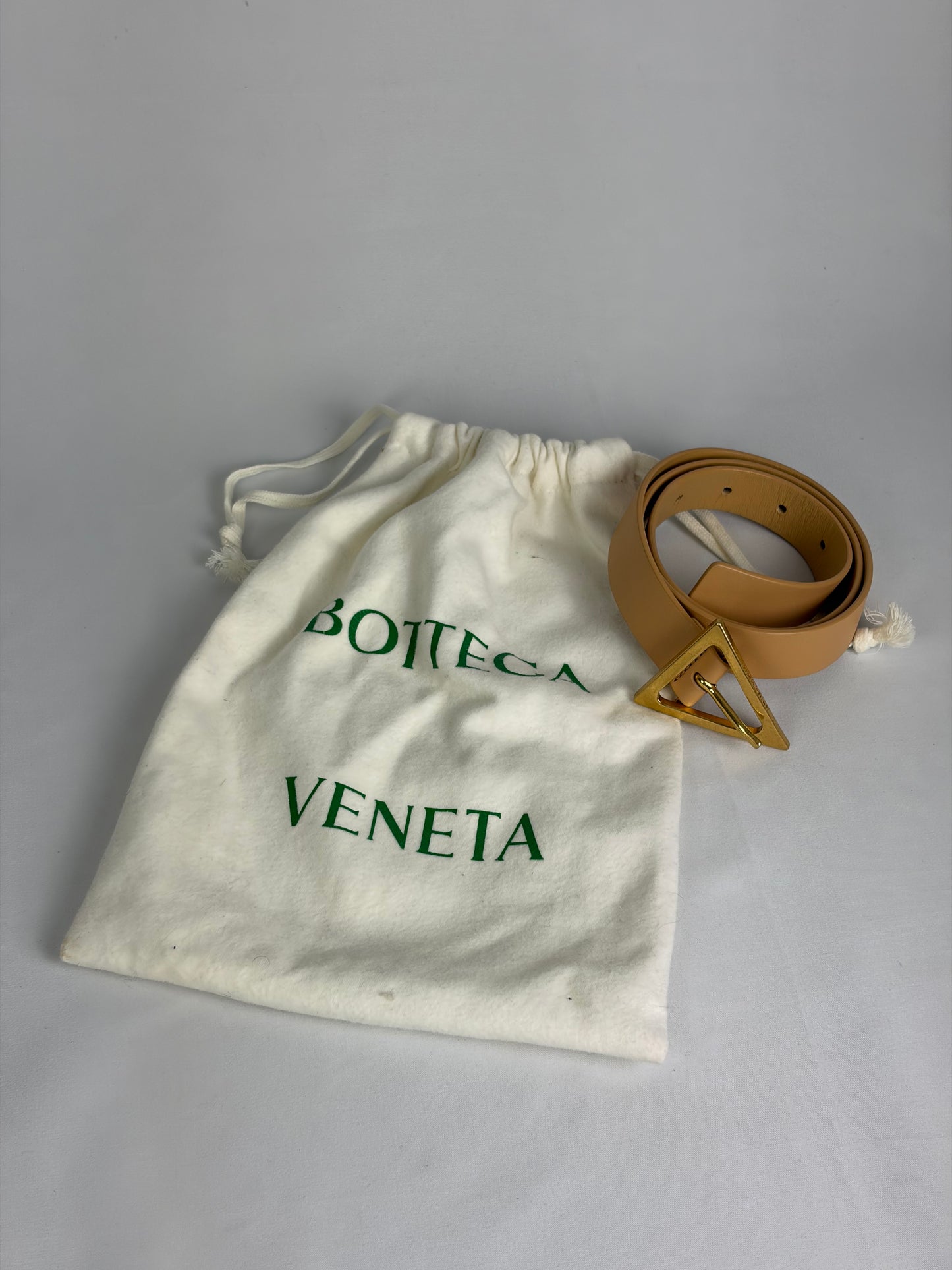 Bottega Veneta Triangle‑Buckle Leather Belt in Nude – Size 75