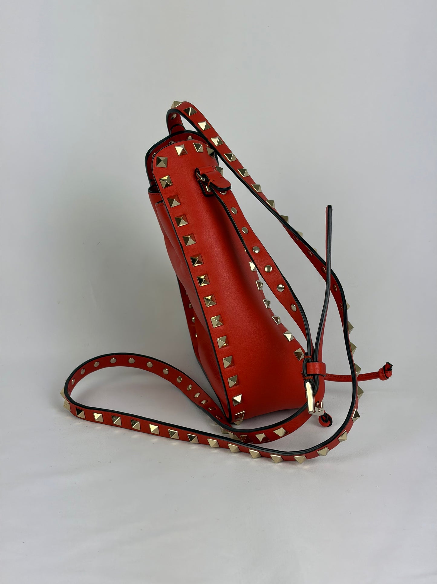 Valentino Garavani Rockstud Small Leather Bucket Bag - orange