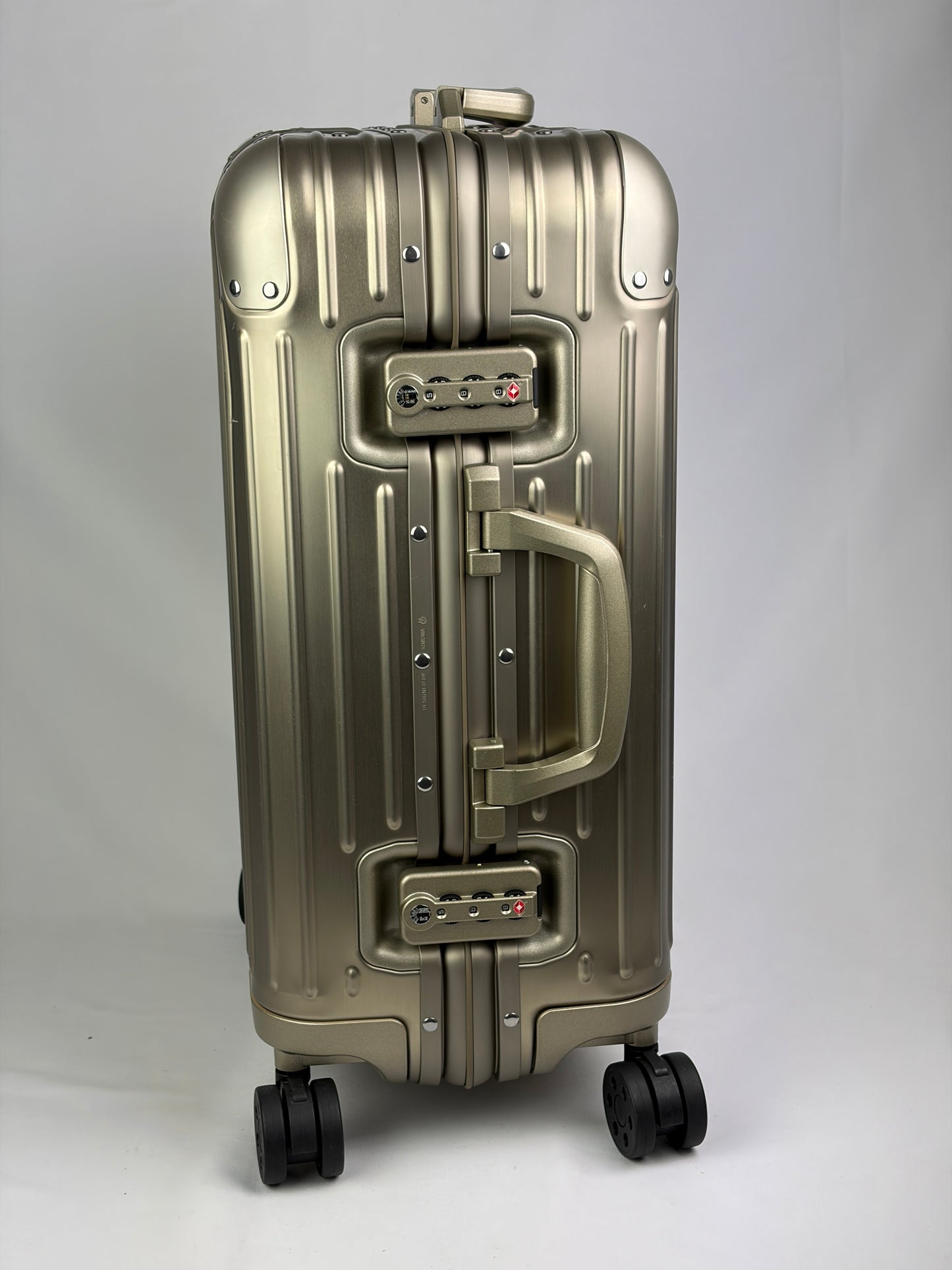 Rimowa Classic Cabin Suitcase in Champagne