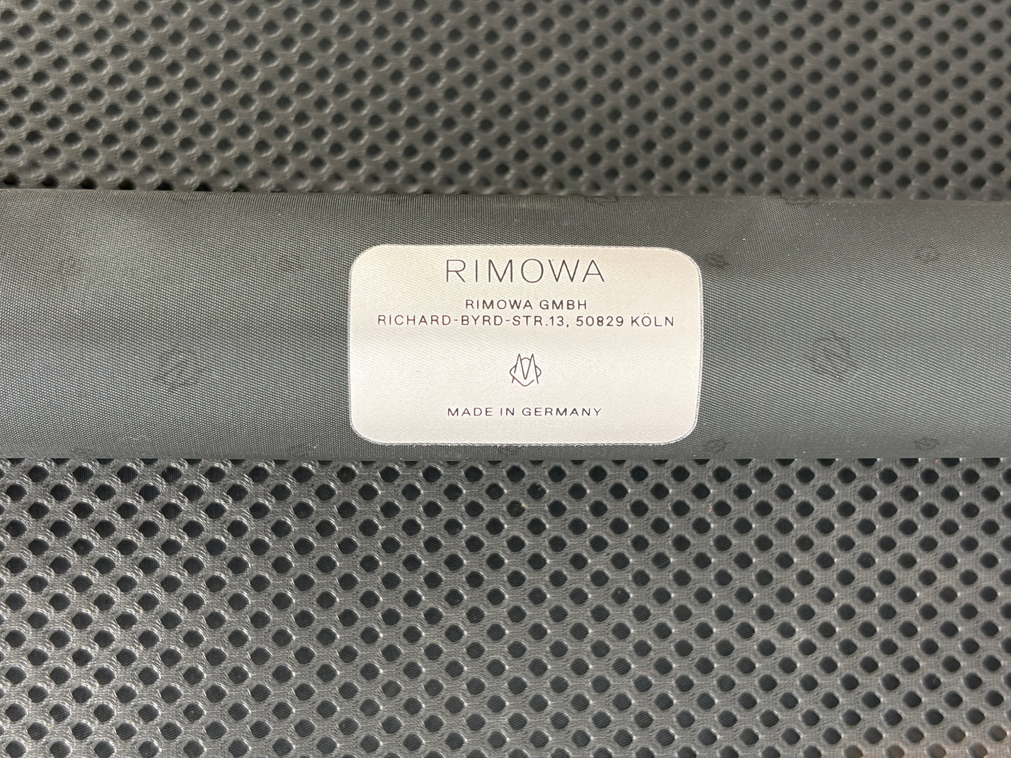 Rimowa Classic Cabin Suitcase in Champagne