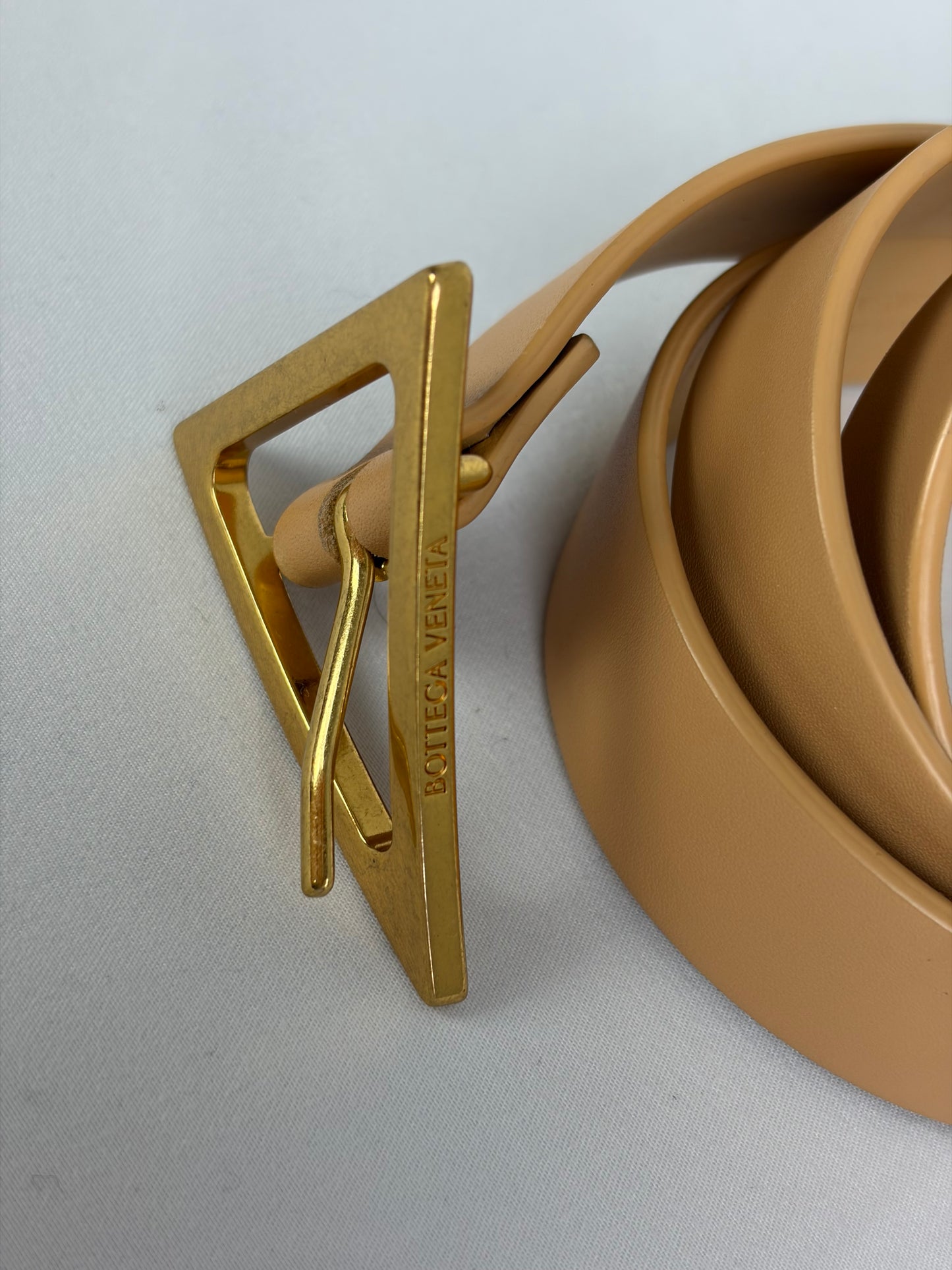 Bottega Veneta Triangle‑Buckle Leather Belt in Nude – Size 75