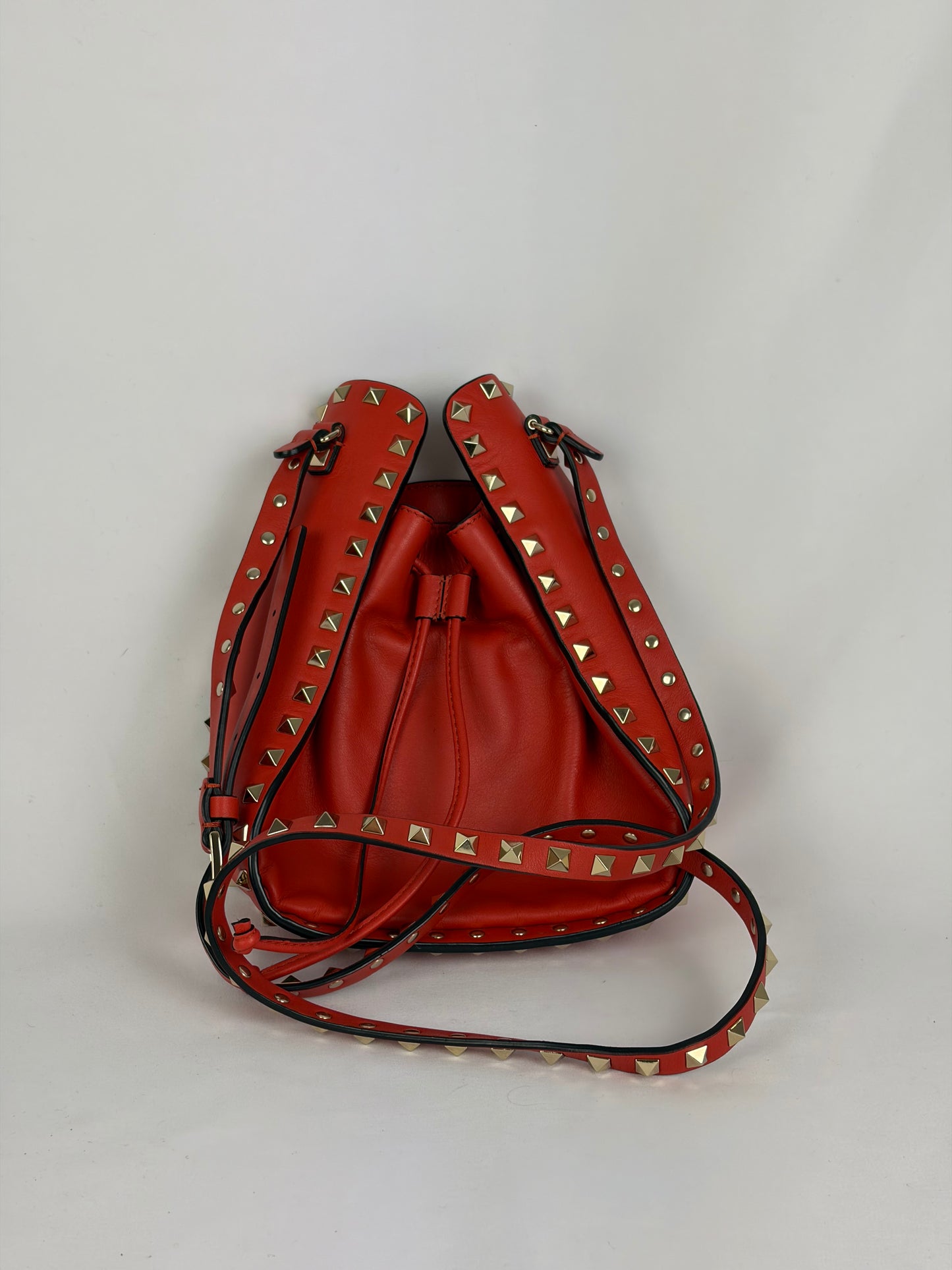Valentino Garavani Rockstud Small Leather Bucket Bag - orange