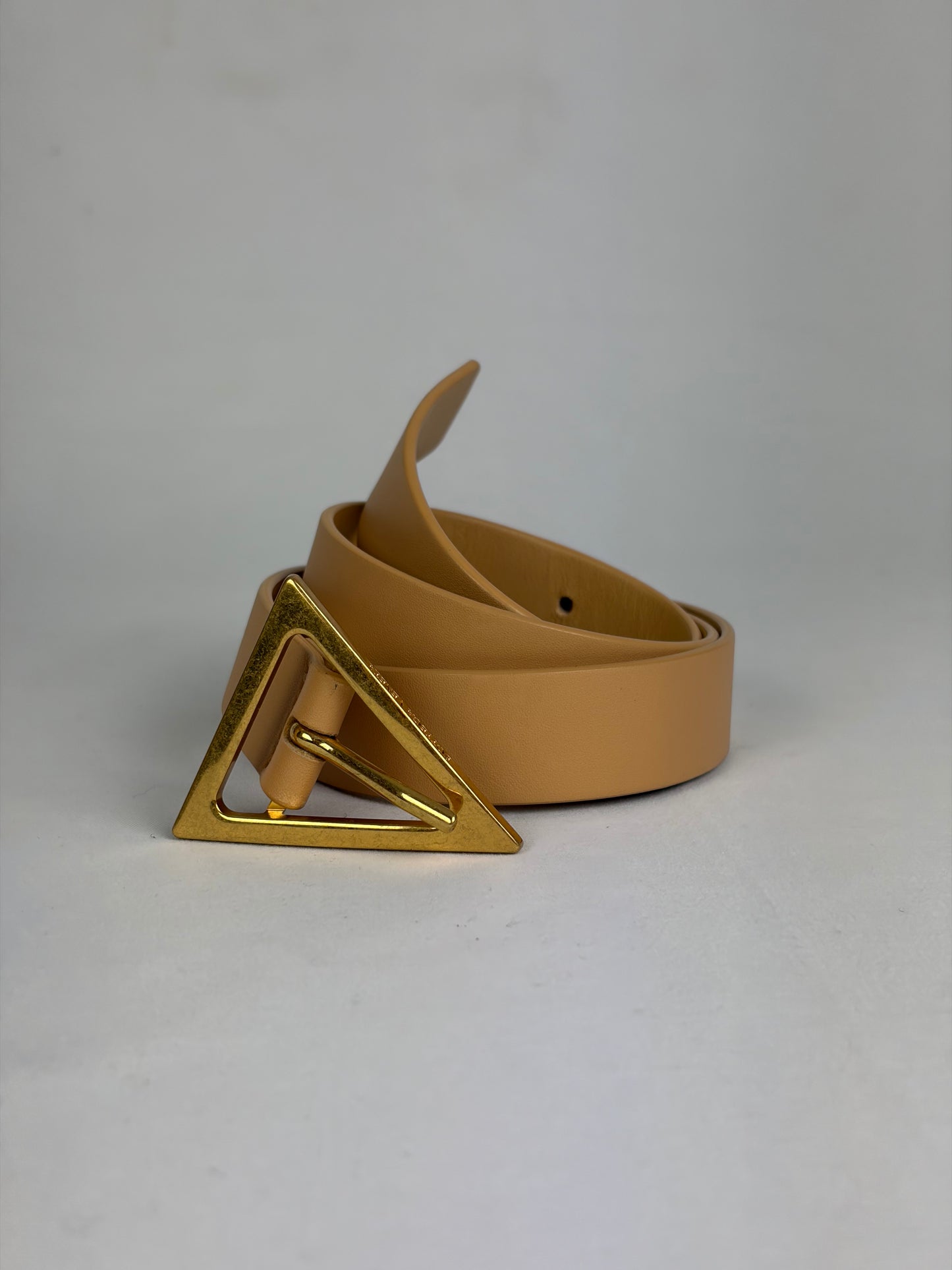 Bottega Veneta Triangle‑Buckle Leather Belt in Nude – Size 75