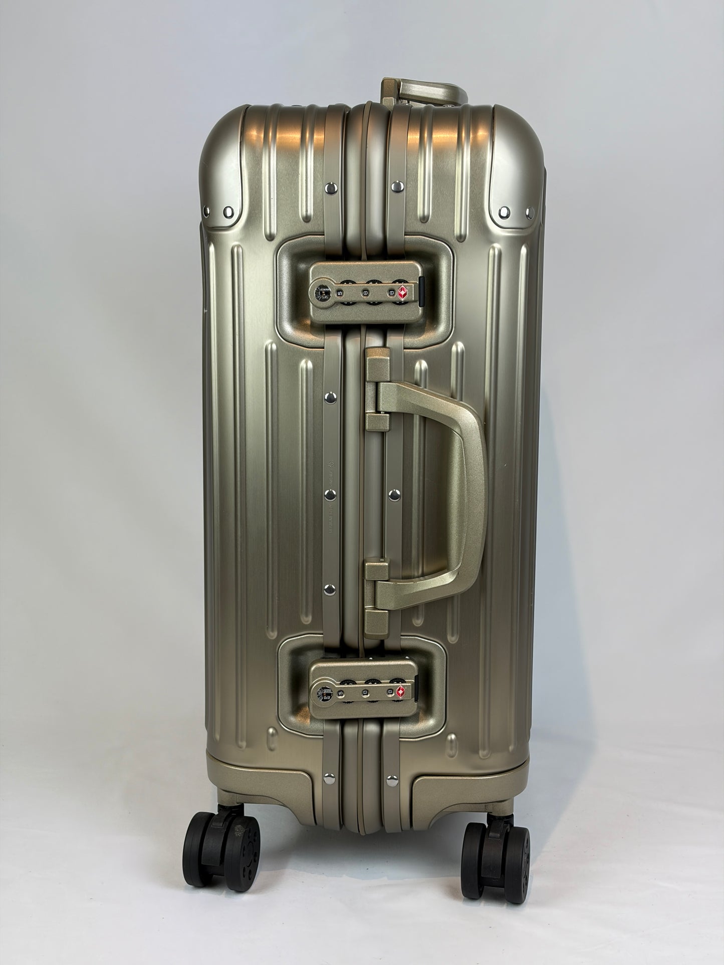 Rimowa Classic Cabin Suitcase in Champagne
