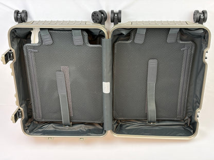 Rimowa Classic Cabin Suitcase in Champagne