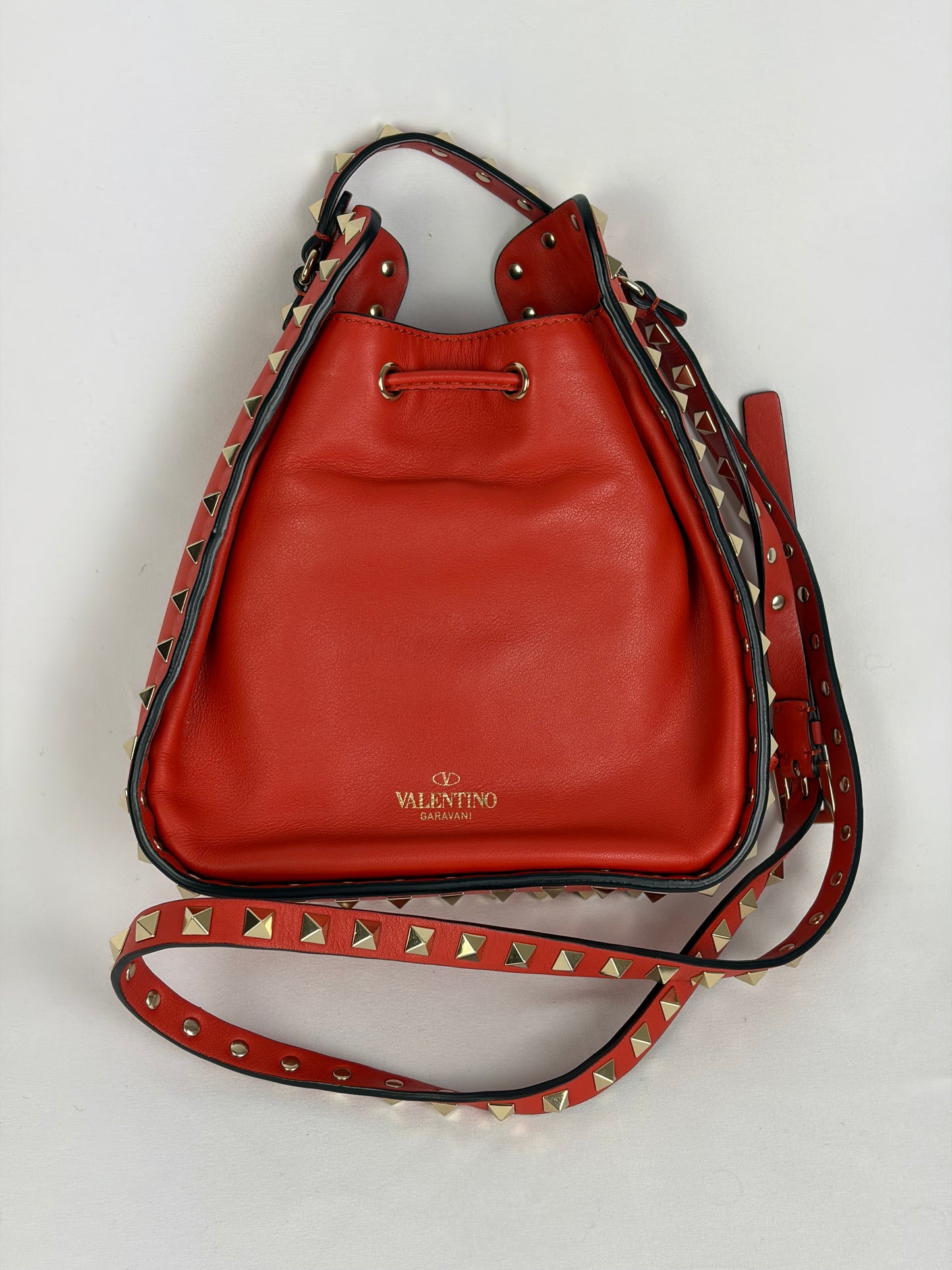 Valentino Garavani Rockstud Small Leather Bucket Bag - orange