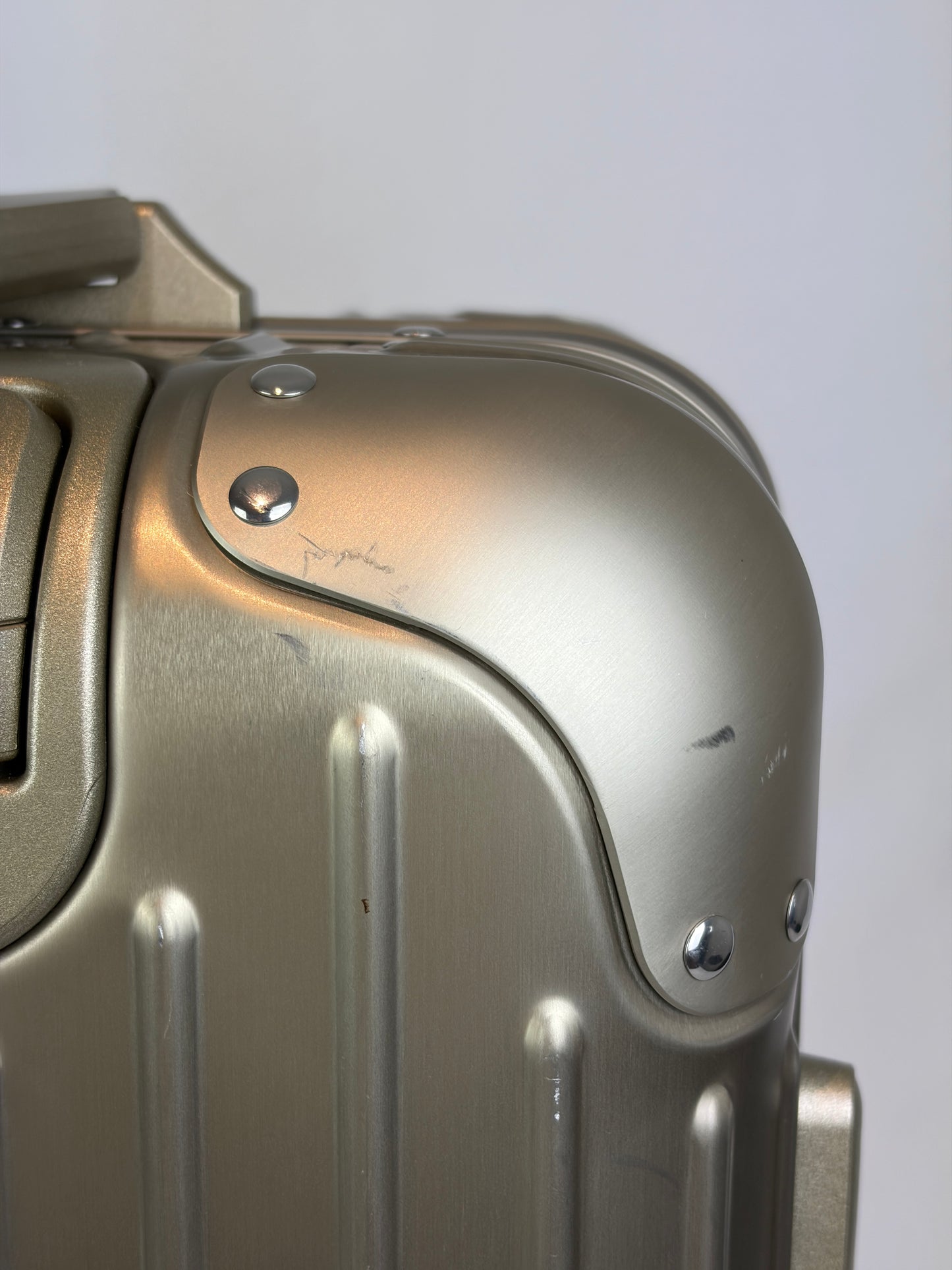 Rimowa Classic Cabin Suitcase in Champagne