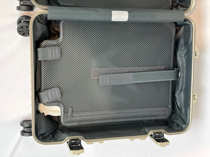 Rimowa Classic Cabin Suitcase in Champagne
