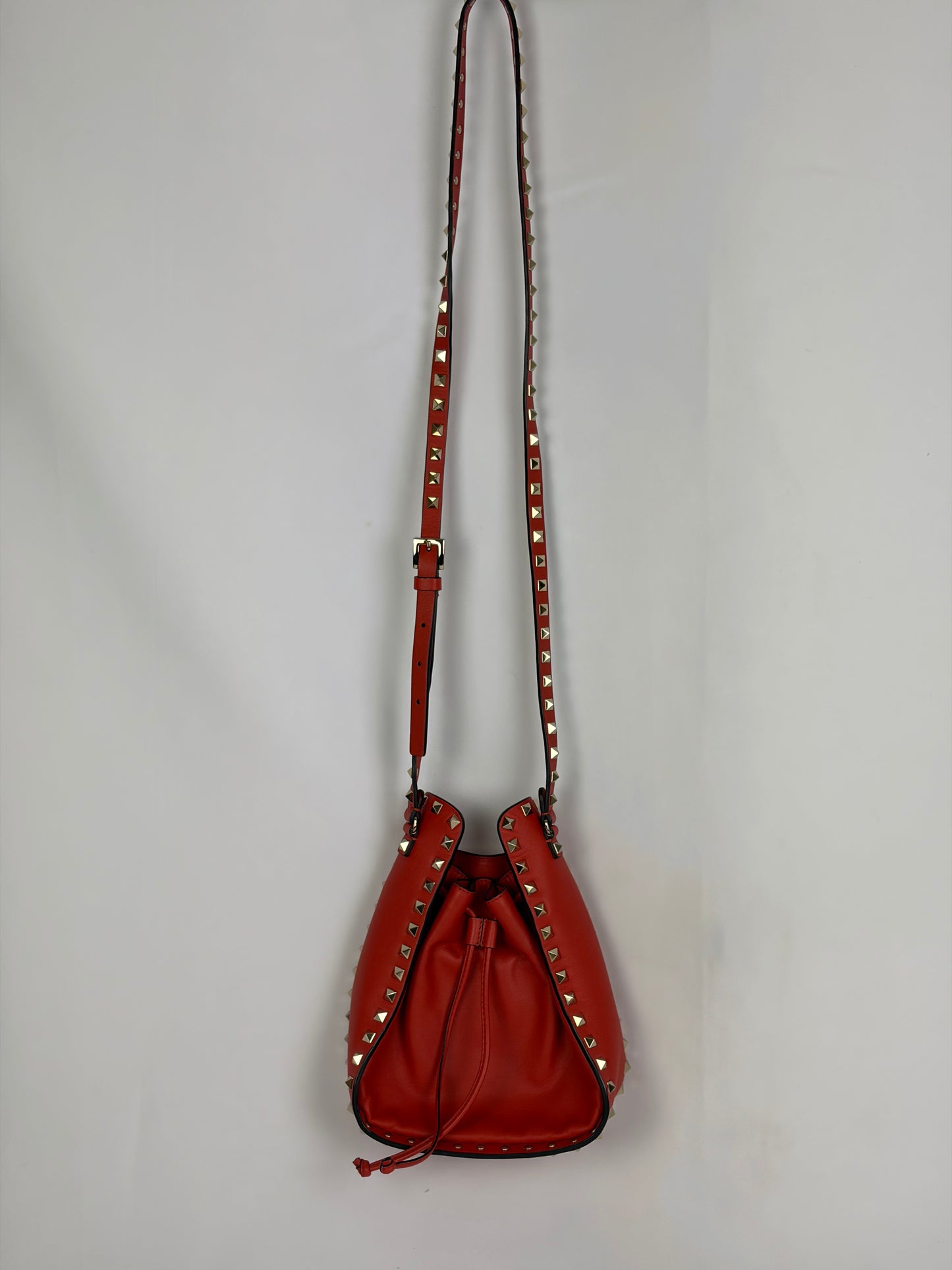 Valentino Garavani Rockstud Small Leather Bucket Bag - orange