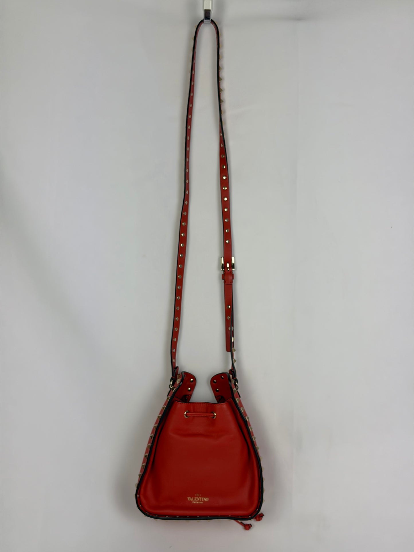 Valentino Garavani Rockstud Small Leather Bucket Bag - orange