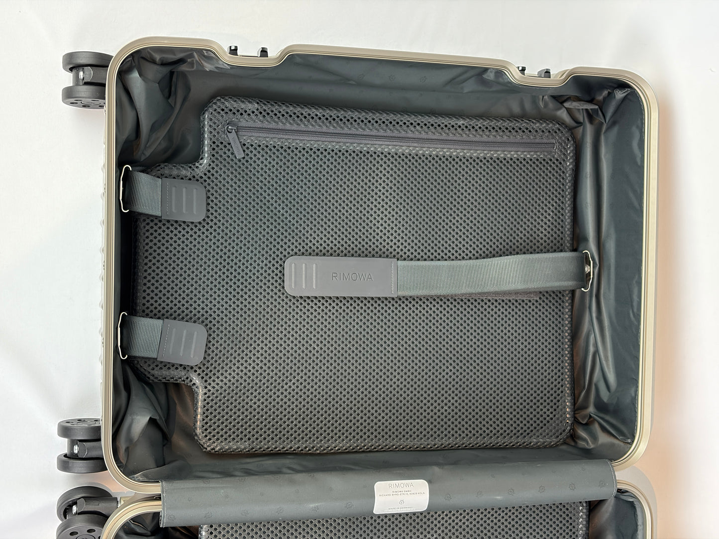Rimowa Classic Cabin Suitcase in Champagne