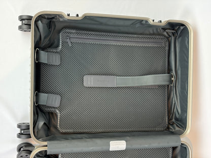 Rimowa Classic Cabin Suitcase in Champagne
