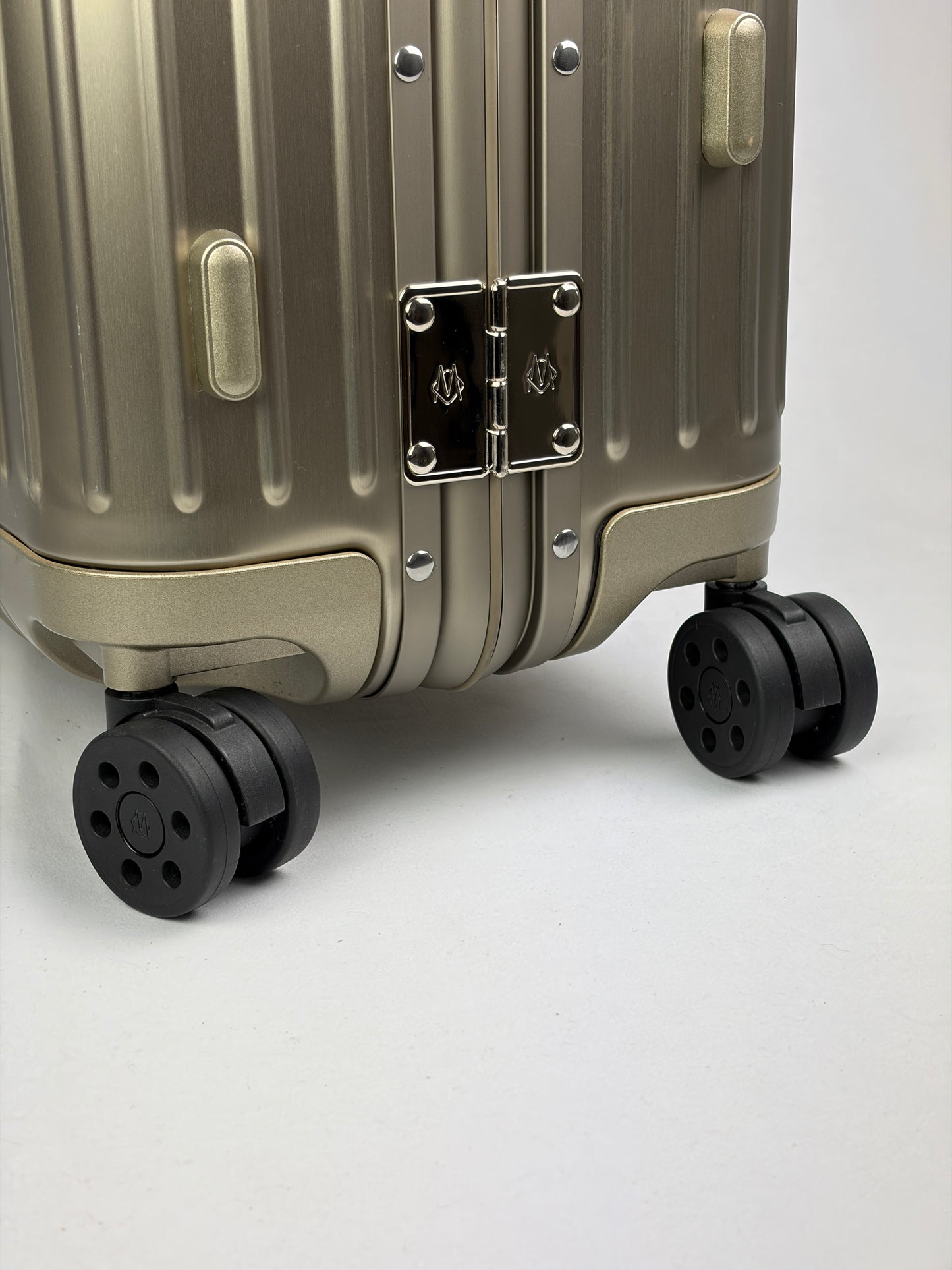 Rimowa Classic Cabin Suitcase in Champagne
