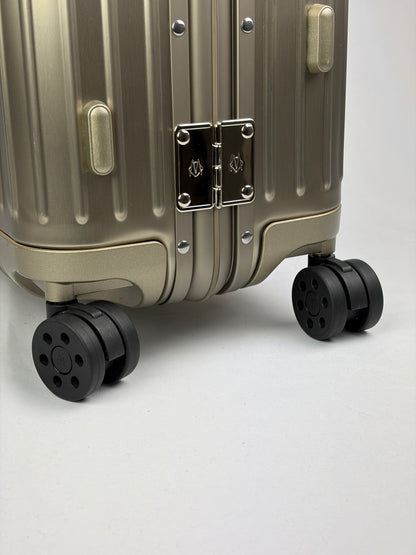Rimowa Classic Cabin Suitcase in Champagne