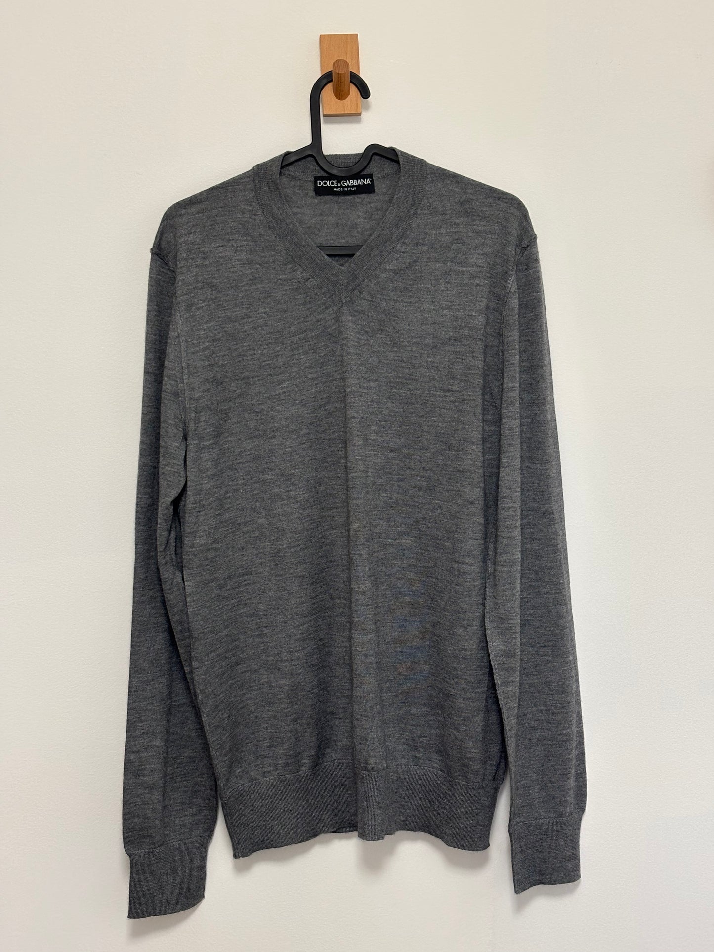 MENSWEAR - Dolce & Gabbana grey v-neck jumper - M