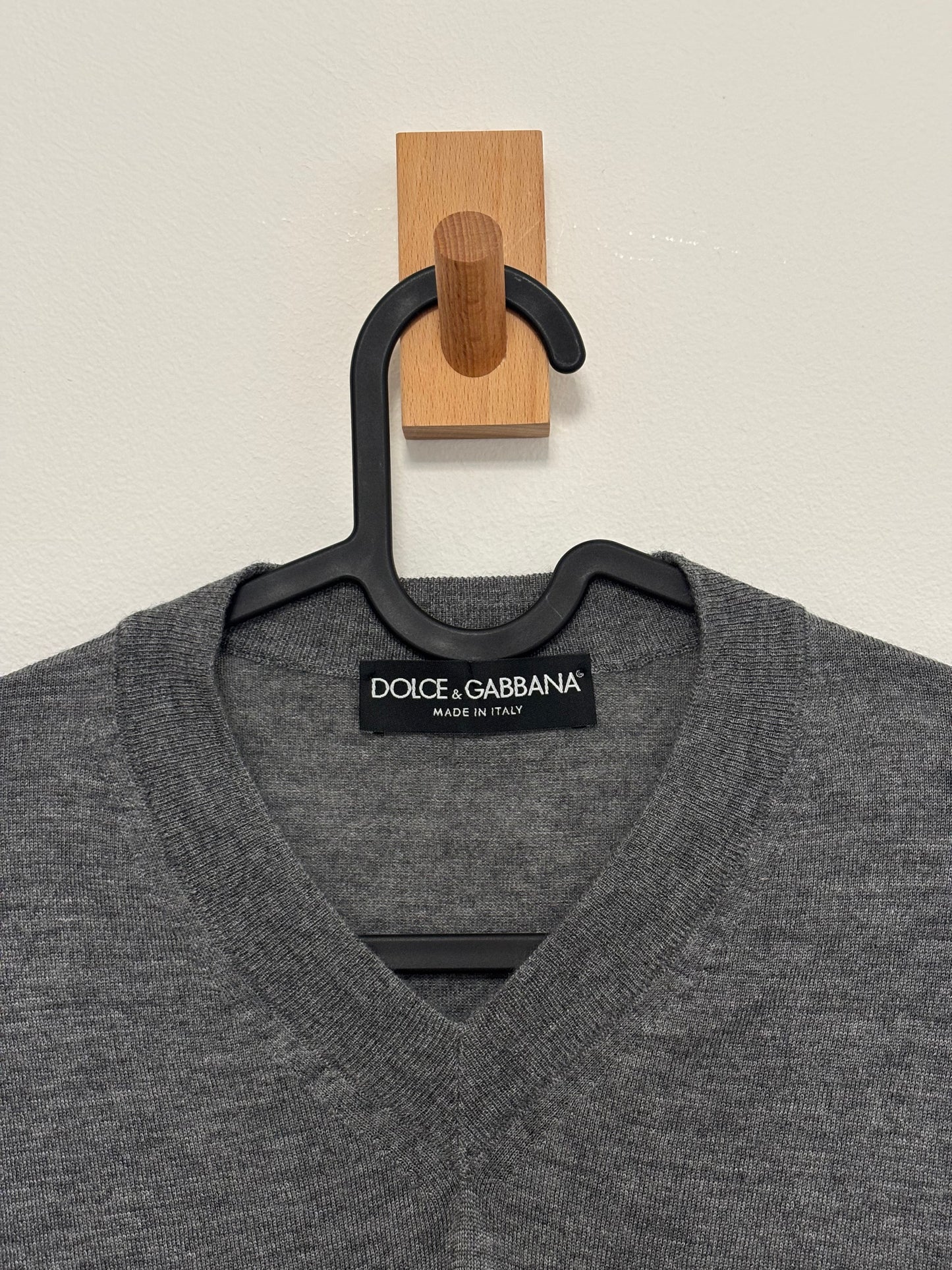 MENSWEAR - Dolce & Gabbana grey v-neck jumper - M