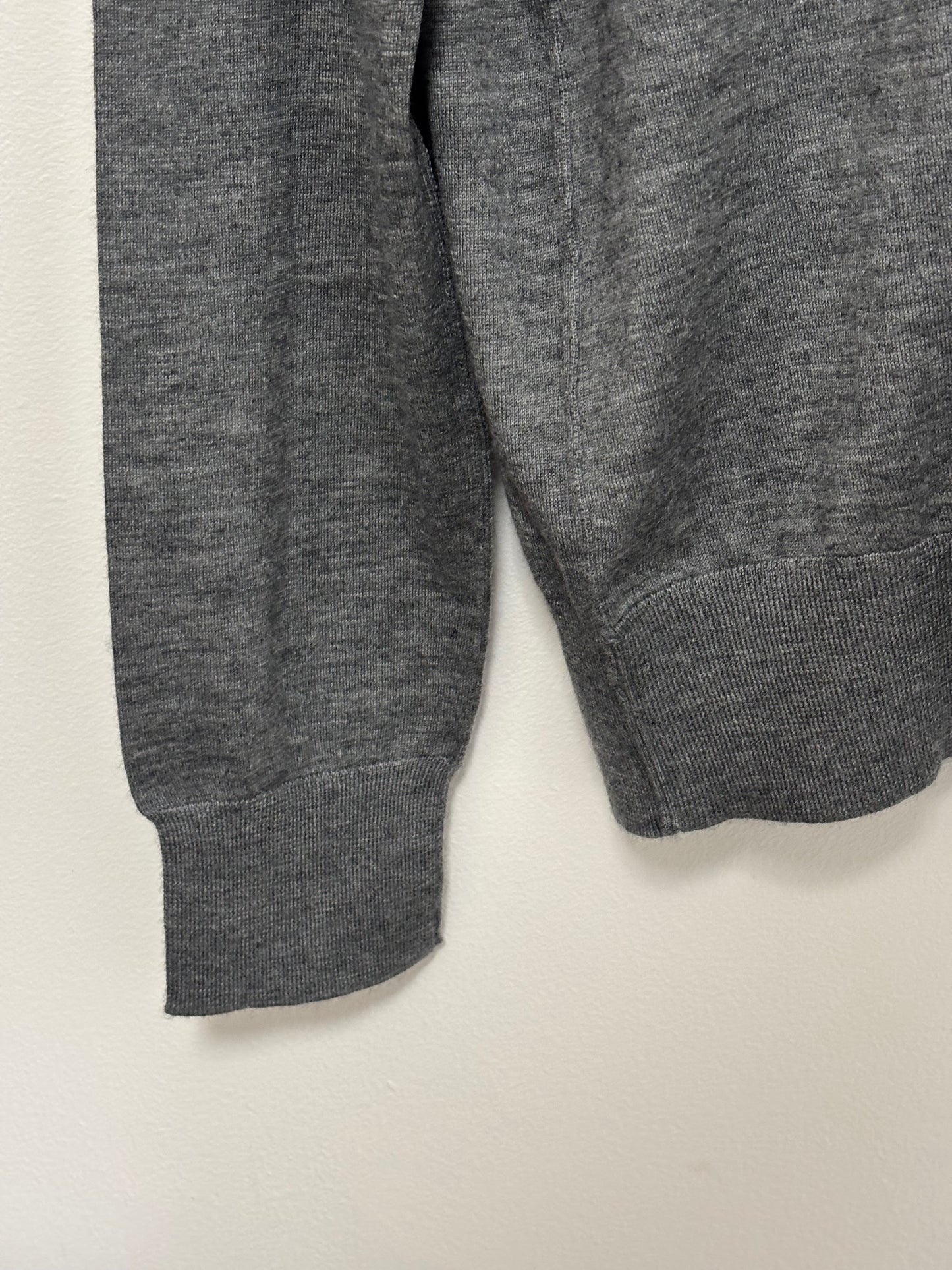MENSWEAR - Dolce & Gabbana grey v-neck jumper - M