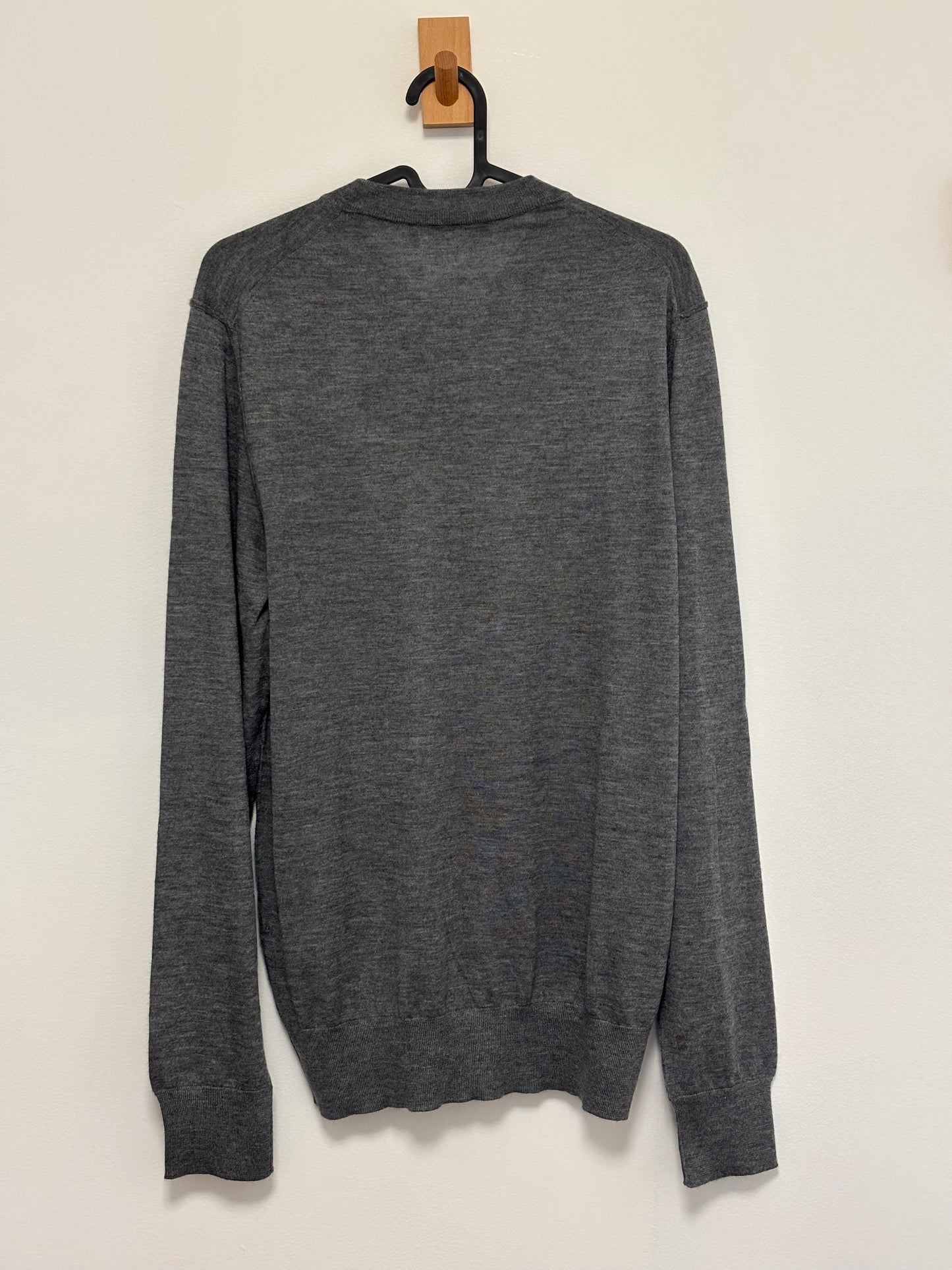 MENSWEAR - Dolce & Gabbana grey v-neck jumper - M